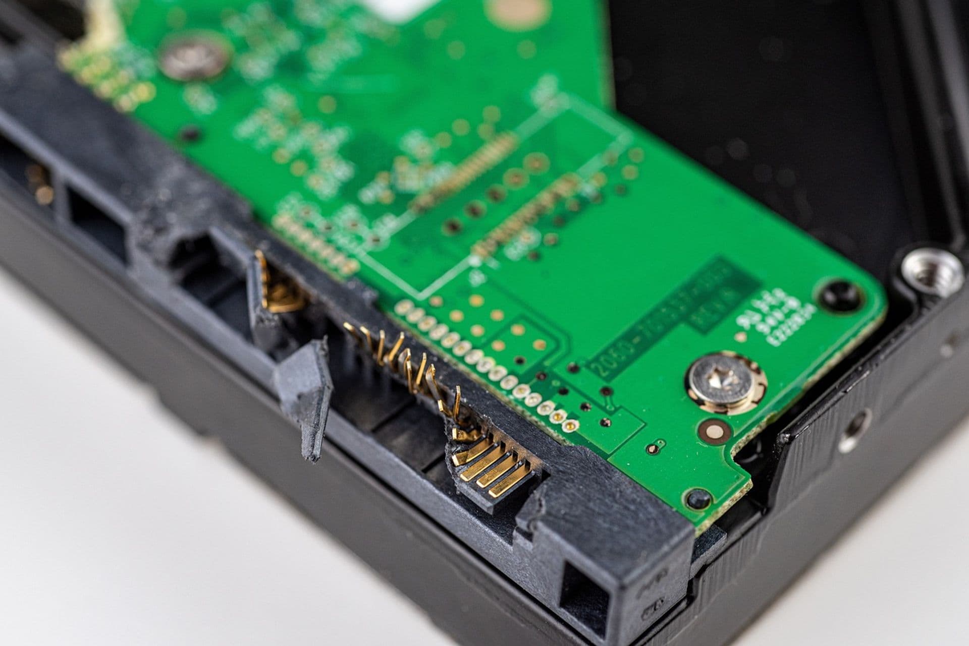 Externí disk WD po bouřce — zničená elektronika