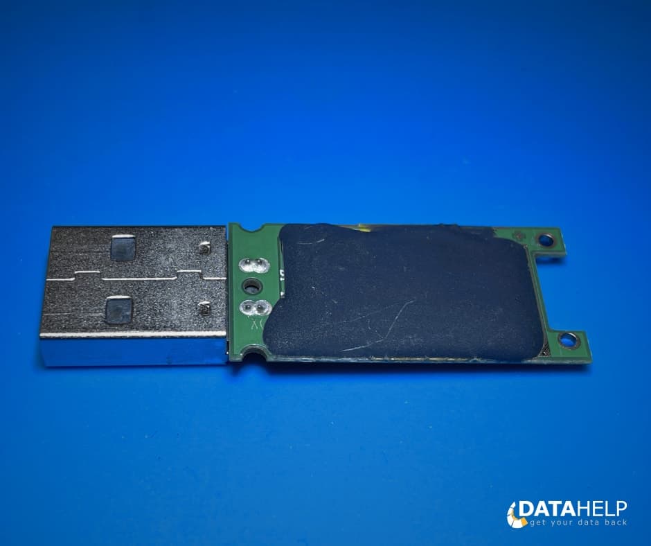 Svatební fotky z flashky s vadným řadičem — čtení NAND pod epoxidem