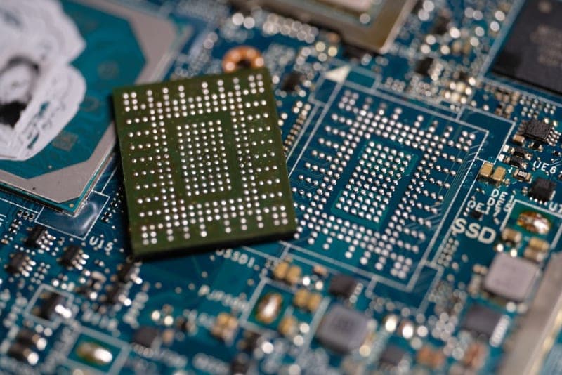 Dokumenty ze šifrovaného SSD v Dell XPS 13